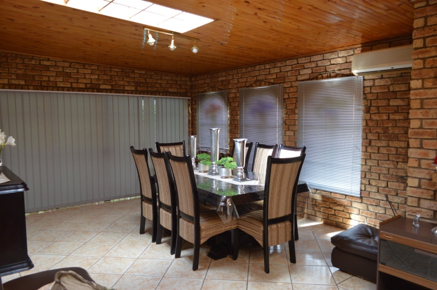 4 Bedroom Property for Sale in Flamwood North West